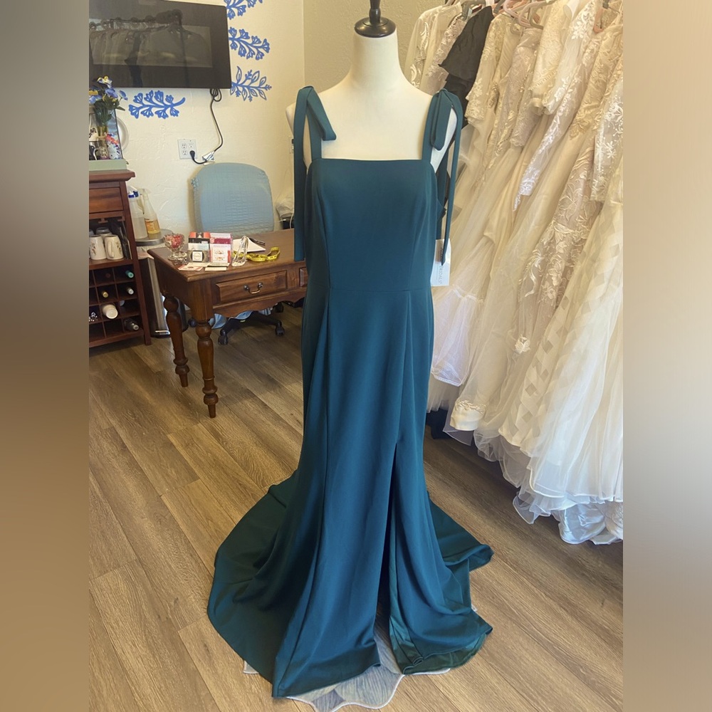 NWT Allure Bridals Wedding/Formal Dress with Sweep Train